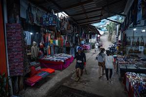 BIB: 5050505, 800, 200
                            <button type="button" onclick="openModal(22795463)" class="btn btn-primary btn-sm float-right btn-popup" data-toggle="modal" data-target=".modal-high-quality">
                        <i class="fas fa-shopping-cart"></i> Add to Cart
                    </button>
                                            <button type="button" onclick="isThisMe(22795463, true)" class="btn btn-success btn-sm float-right btn-popup btn-isme hidden" data-toggle="tooltip" data-placement="bottom" title="นี่คือรูปของคุณใช่ไหม คลิกที่นี่เพื่อเอาเข้าอัลบั้ม">
                        <i class="fas fa-plus"></i> Add to album
                    </button>
                    <button type="button" onclick="isThisMe(22795463, false)" class="btn btn-warning btn-sm float-right btn-popup btn-isnotme hidden">
                        <i class="fas fa-ban"></i> Remove from album
                    </button>